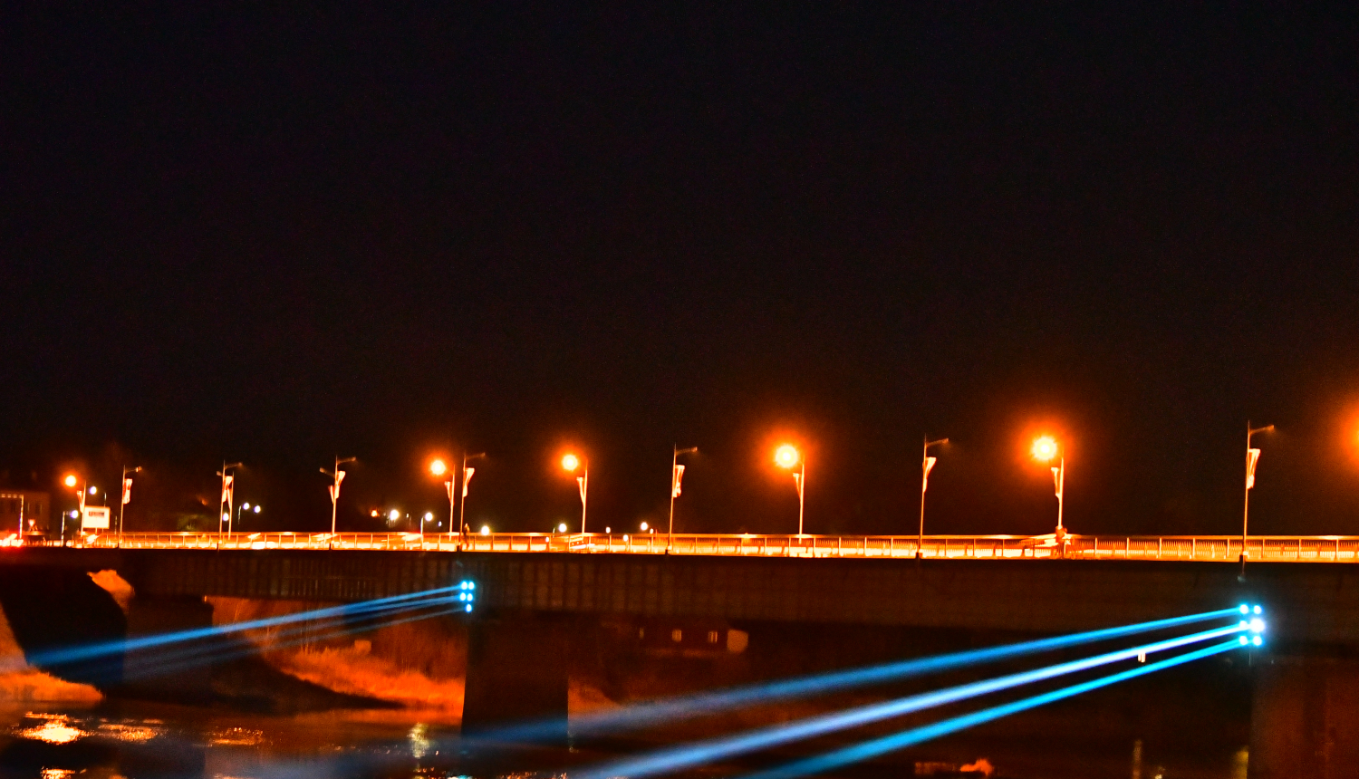 Izgaismots tilts pār Daugavu Jēkabpilī