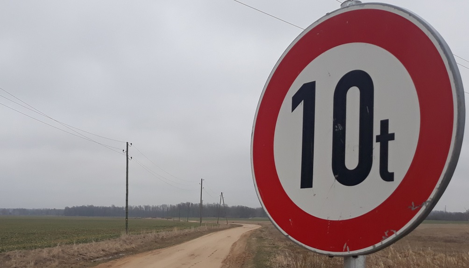ceļa zīme - transporta masas ierobežojumi 10t