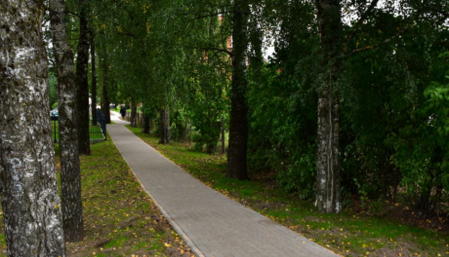Izbūvēta gājēju taciņa starp Torņa un Jauno ielu