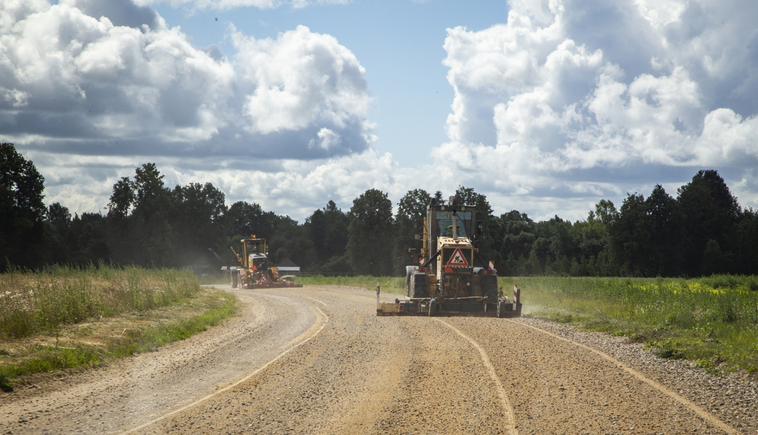 Valsts ceļu greiderēšana