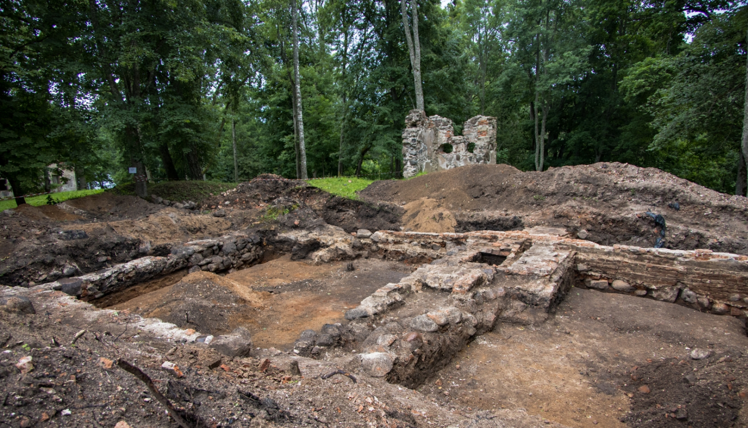 Zasas muižas kungu mājas pamati