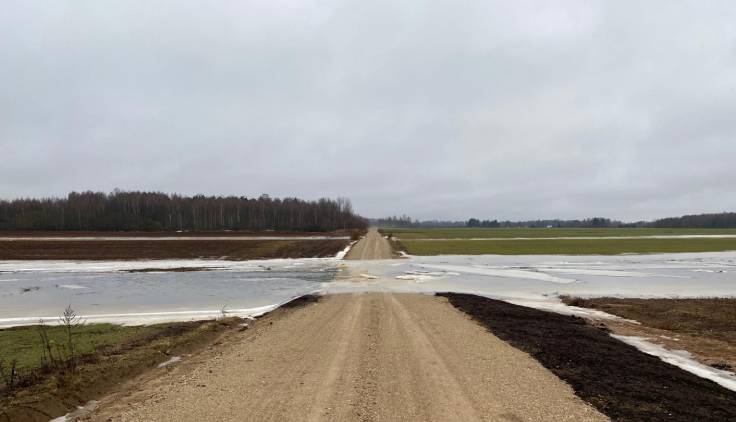 Applūdis ceļš Sakas salā