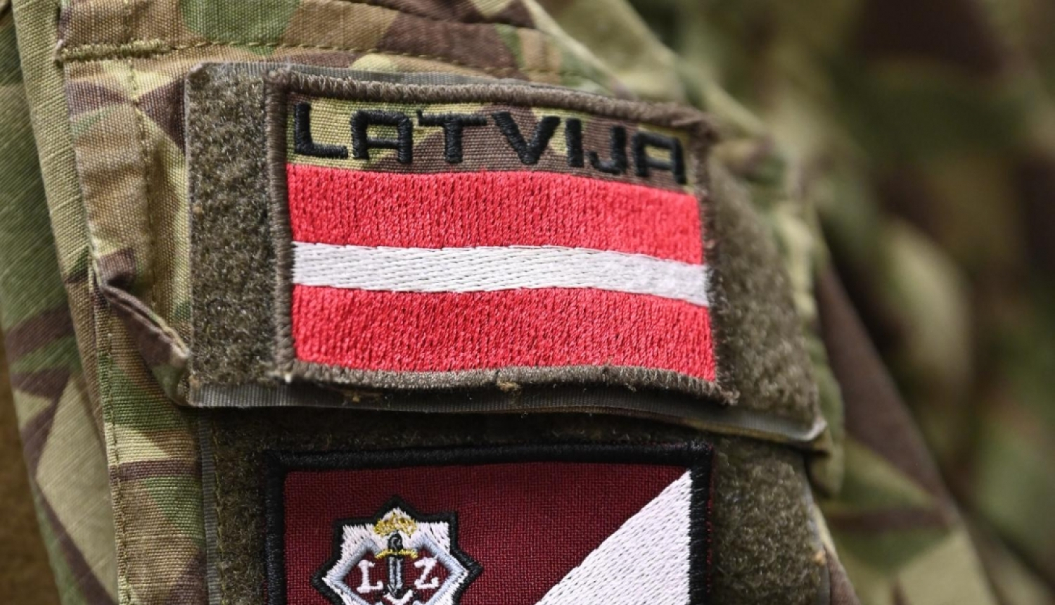 Zemessardzes silbols uzplecis uz dienesta formas