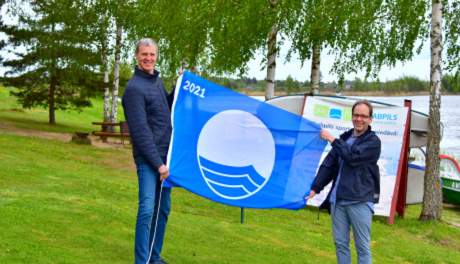Jēkabpilī, Radžu peldvietā, 12. gadu pēc kārtas plīvo Zilais karogs