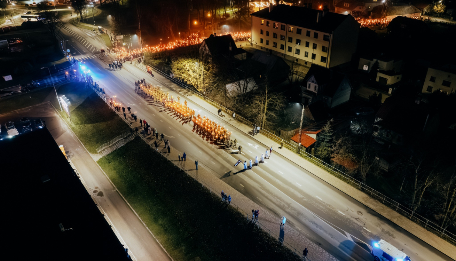 Lāpu gājiens no drona lidojuma