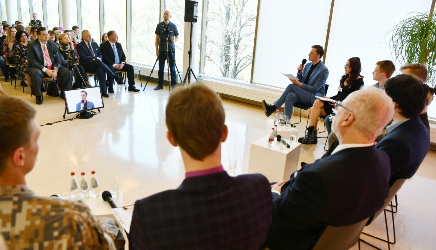 Valsts prezidents Egils Levits diskutē ar jauniešiem