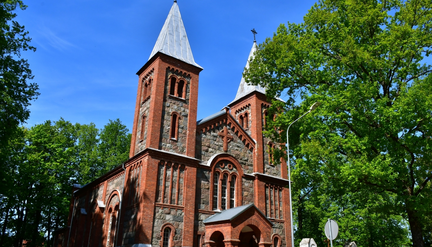 Atašienes katoļu baznīca