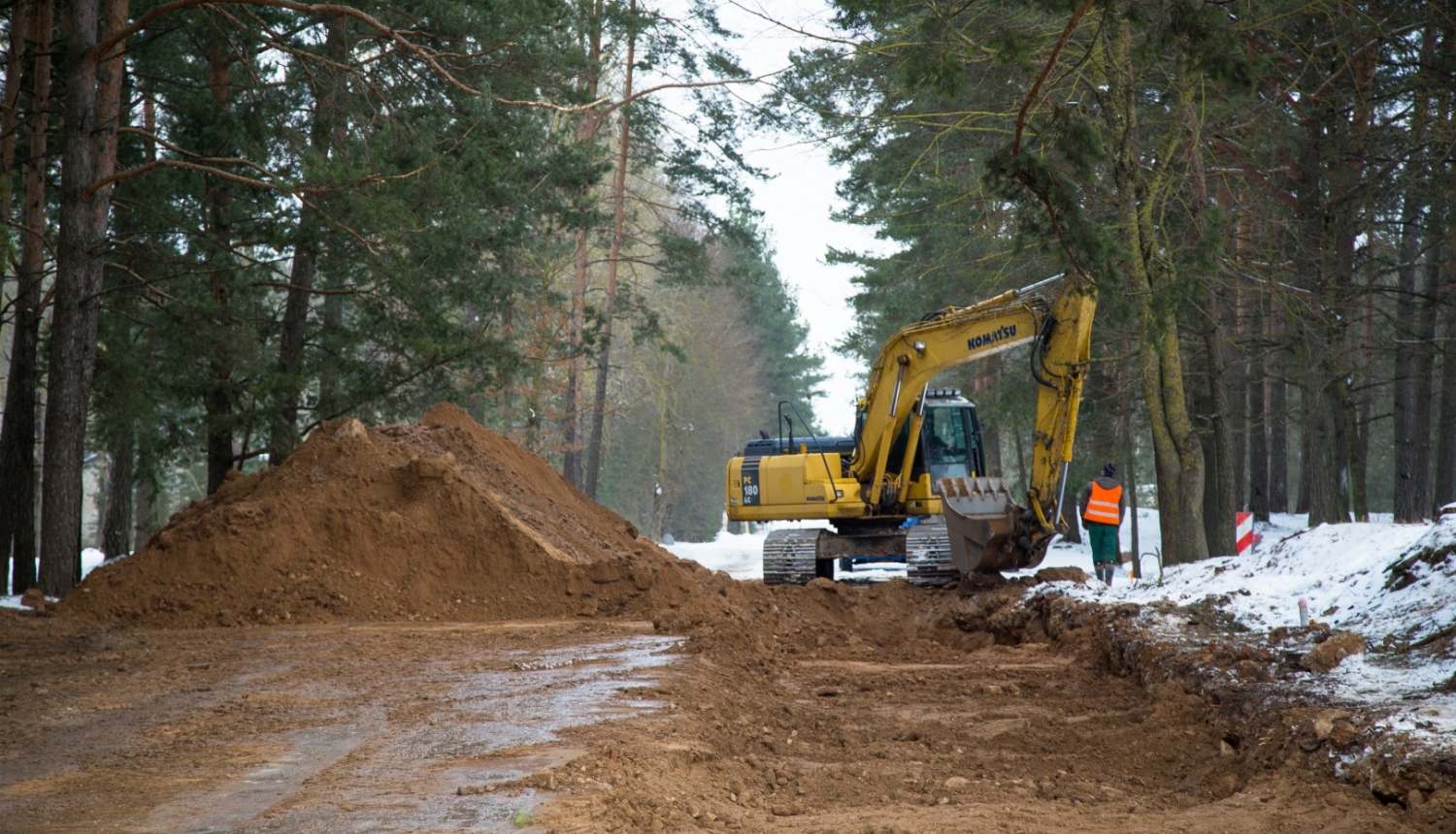 Remontdarbi uz ceļa