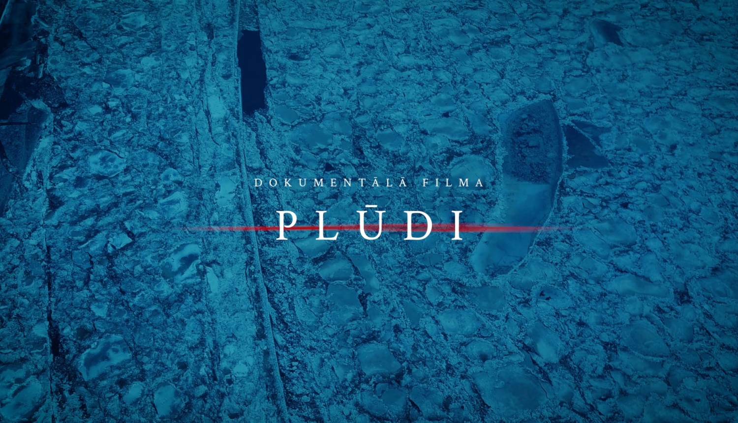 Gaišs uzraksts "Dokumentālā filma "Plūdi"" uz vižņu sastrēguma fona tumši zilā tonī