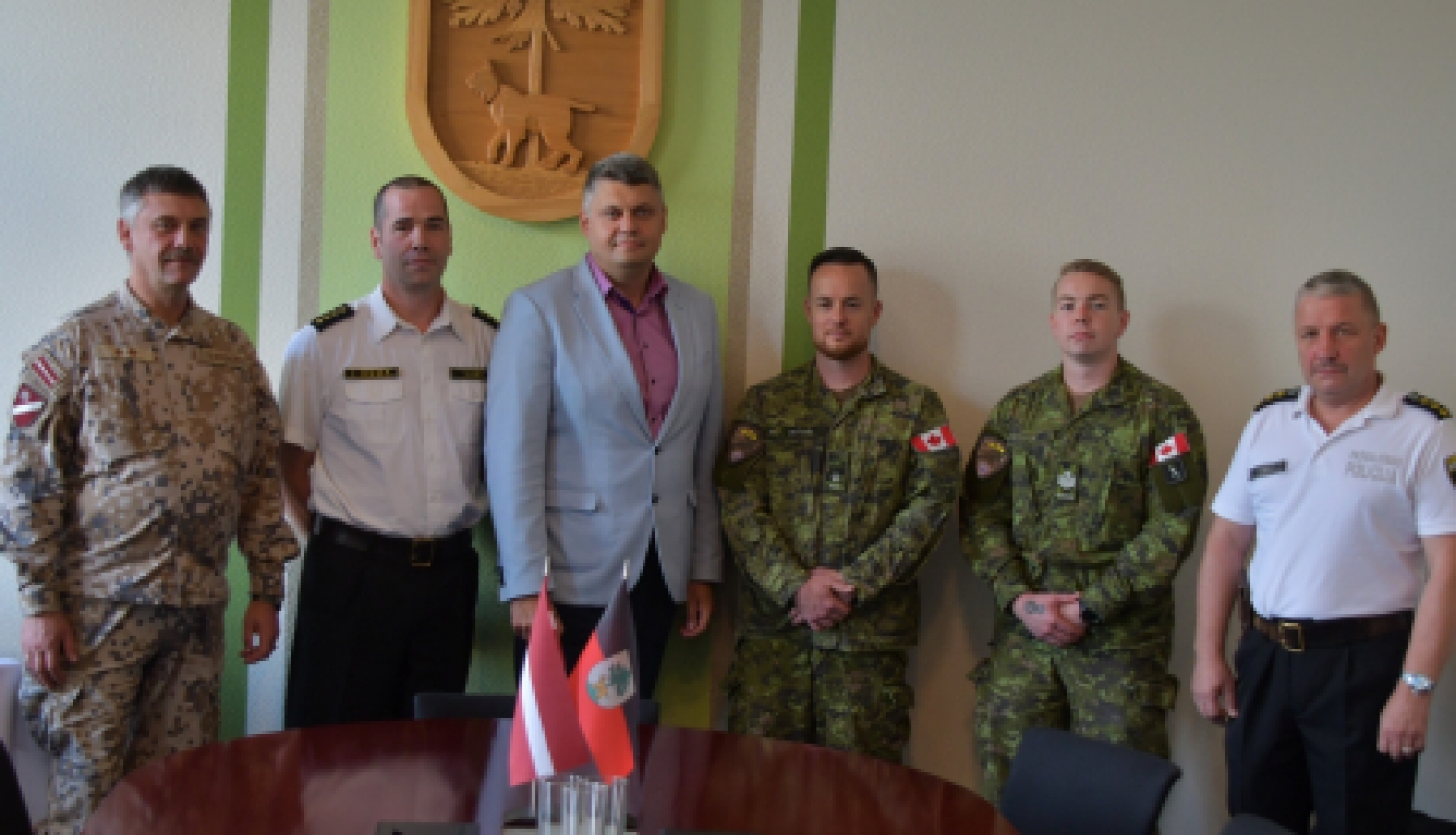 Jēkabpili apmeklē Kanādas bruņoto spēku pārstāvji