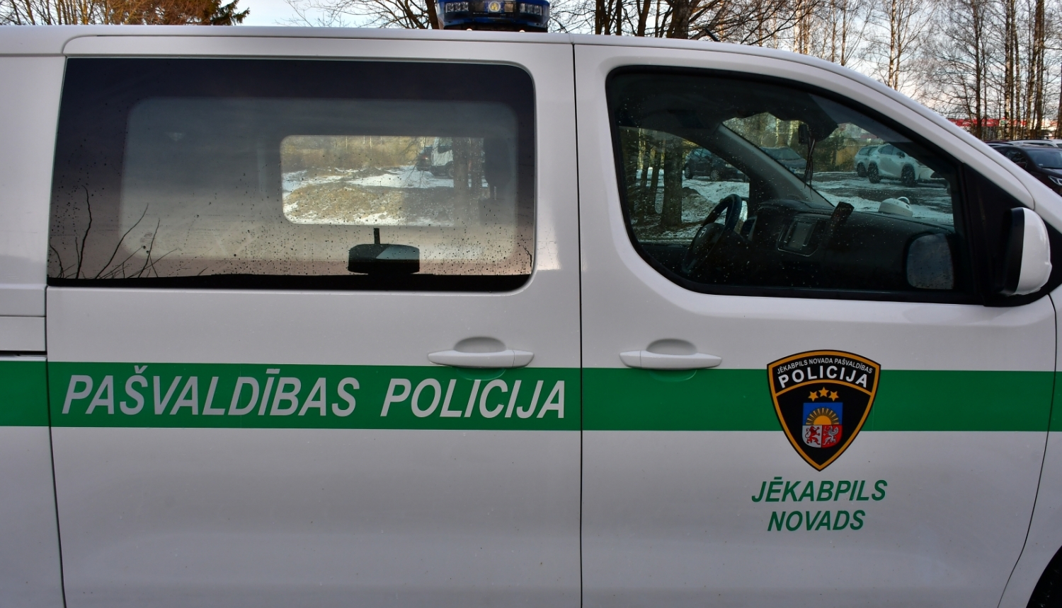 pašvaldības policijas auto