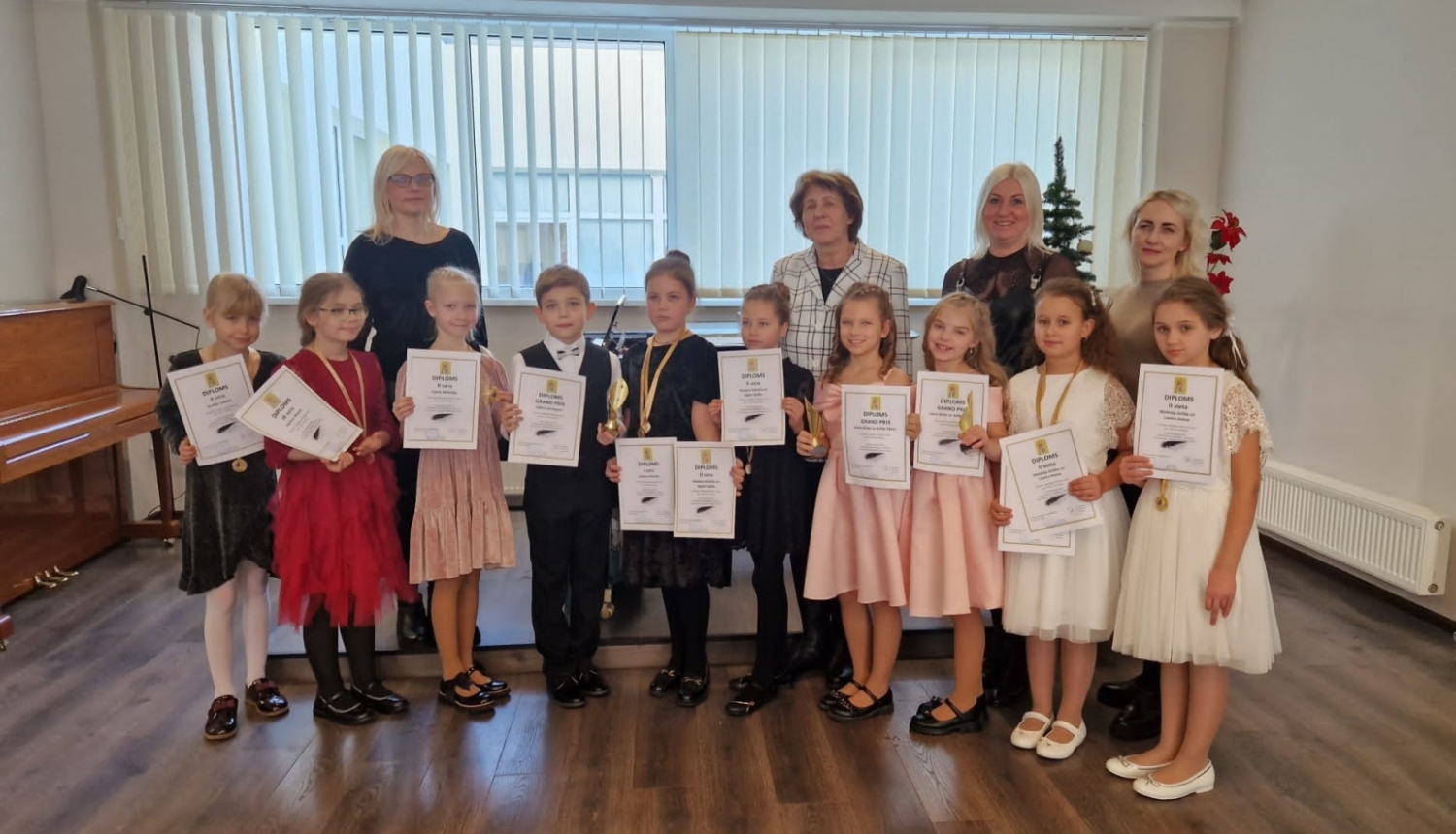 Audzēkņu un skolotāju kopbilde