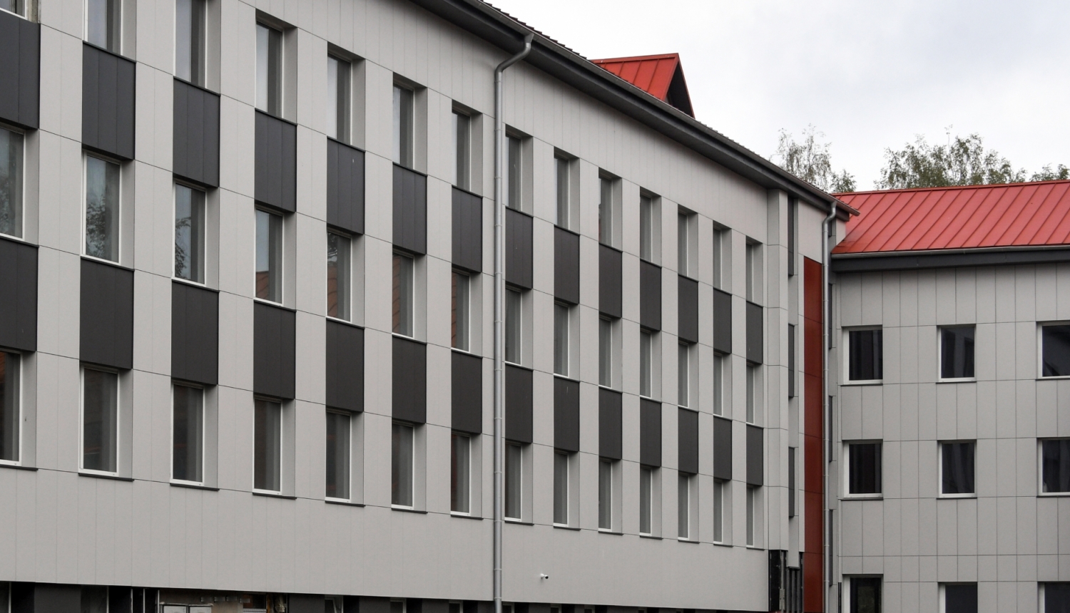 Ģimnāzijas ēkas ārskats