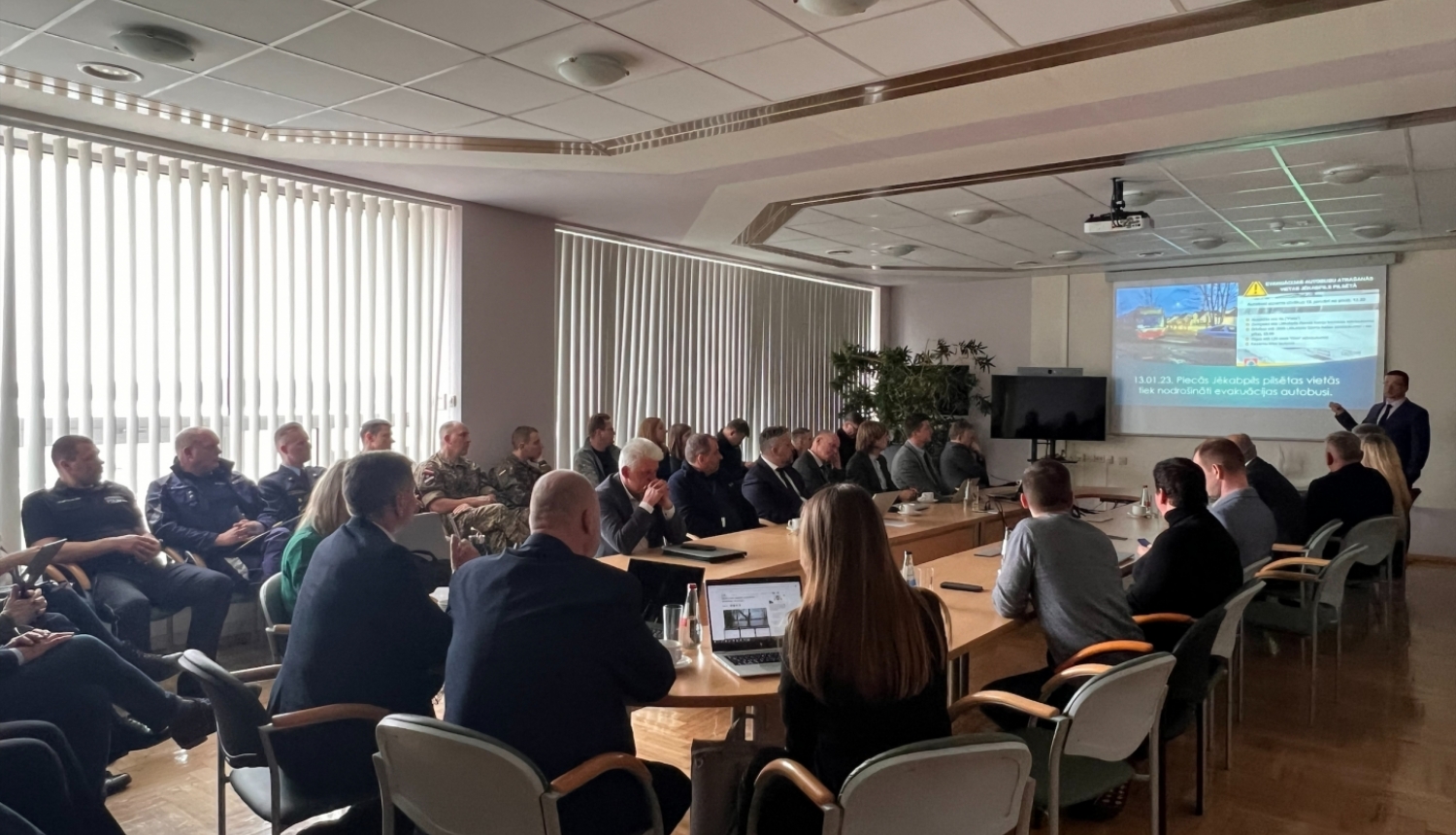 Jēkabpils novada domes priekšsēdētājs Raivis Ragainis dalās pieredzē plūdu risku pārvaldībā