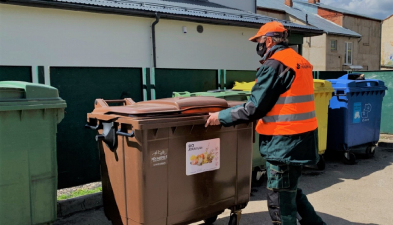 Jēkabpilī turpina ieviest BIO atkritumu šķirošanas sistēmu: uzstādīti vēl 7 konteineri