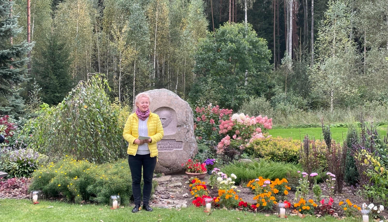 Klātesošos uzrunā Līga Kļaviņa