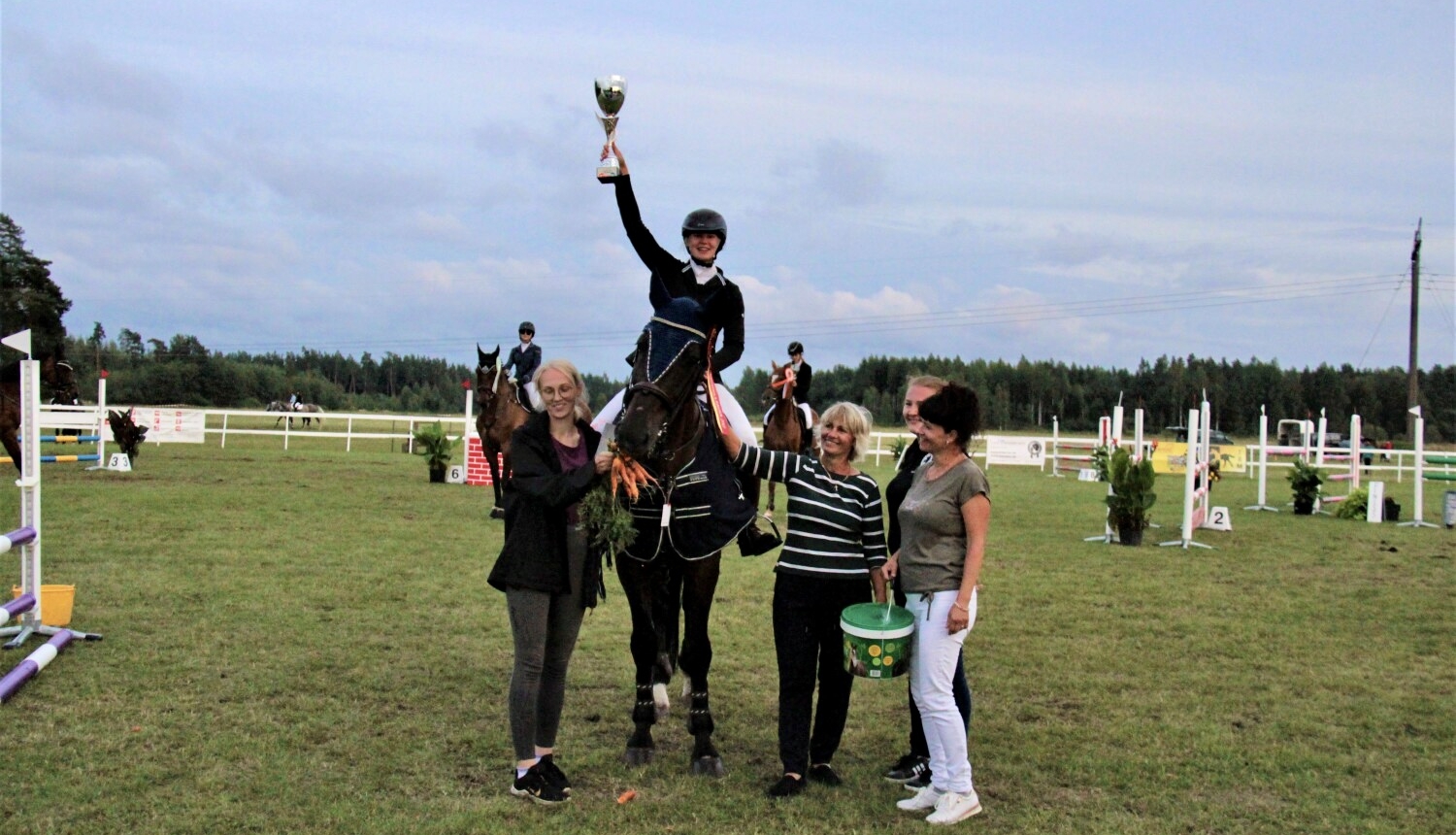 Galvenā maršruta 110 cm uzvarētāja Līga Daģe ar zirgu "Kroders"