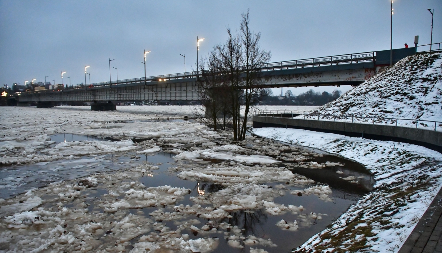 Plūdi Daugavā pie Jēkabpils tilta