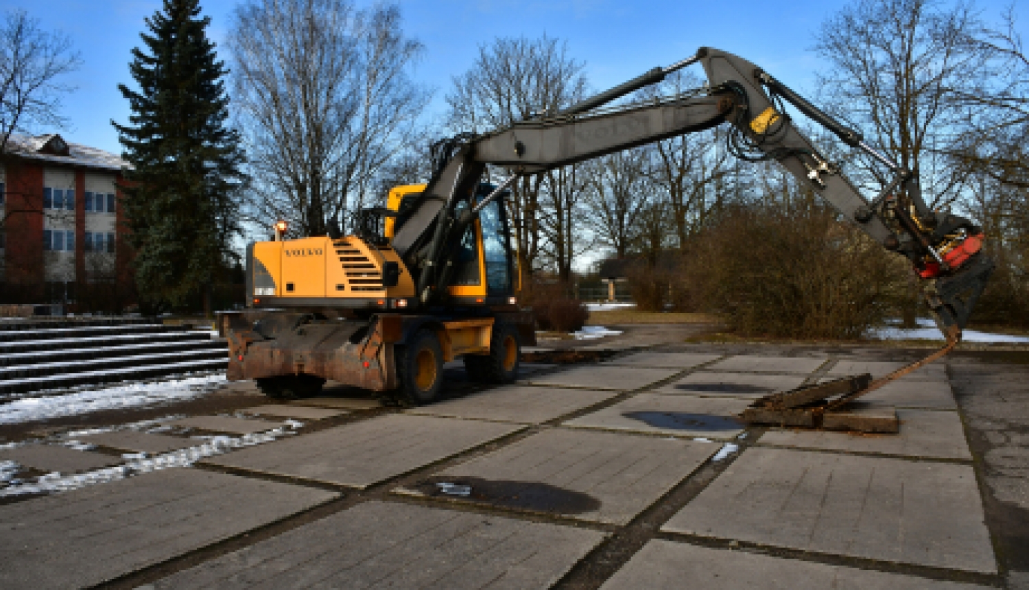 Uzsākta Oskara Kalpaka laukuma pārbūve