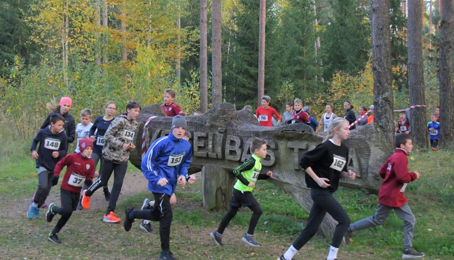 Pusstundas skrējiens