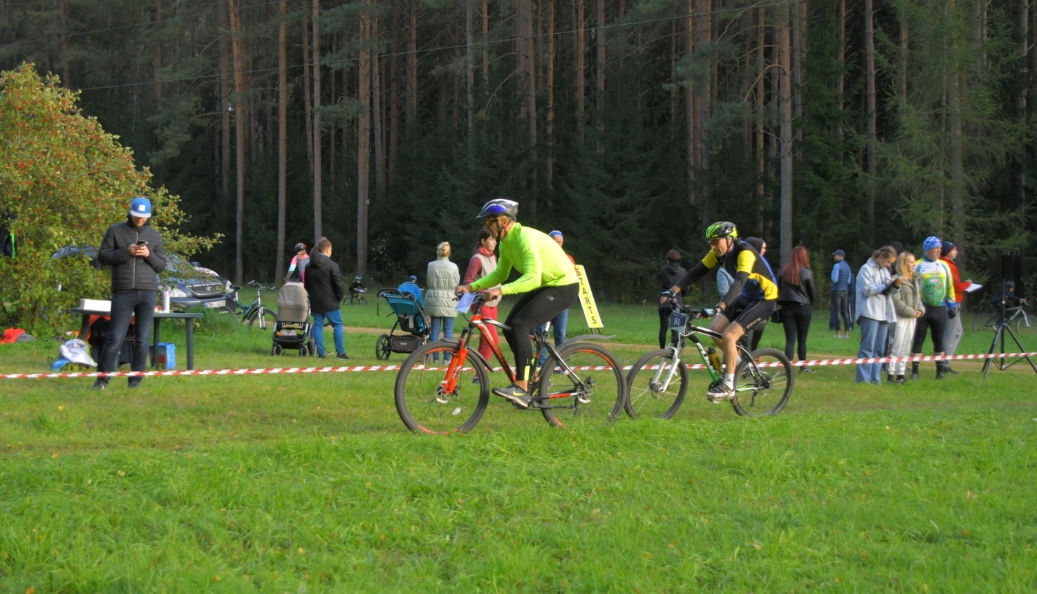 Pusstundas velobrauciens