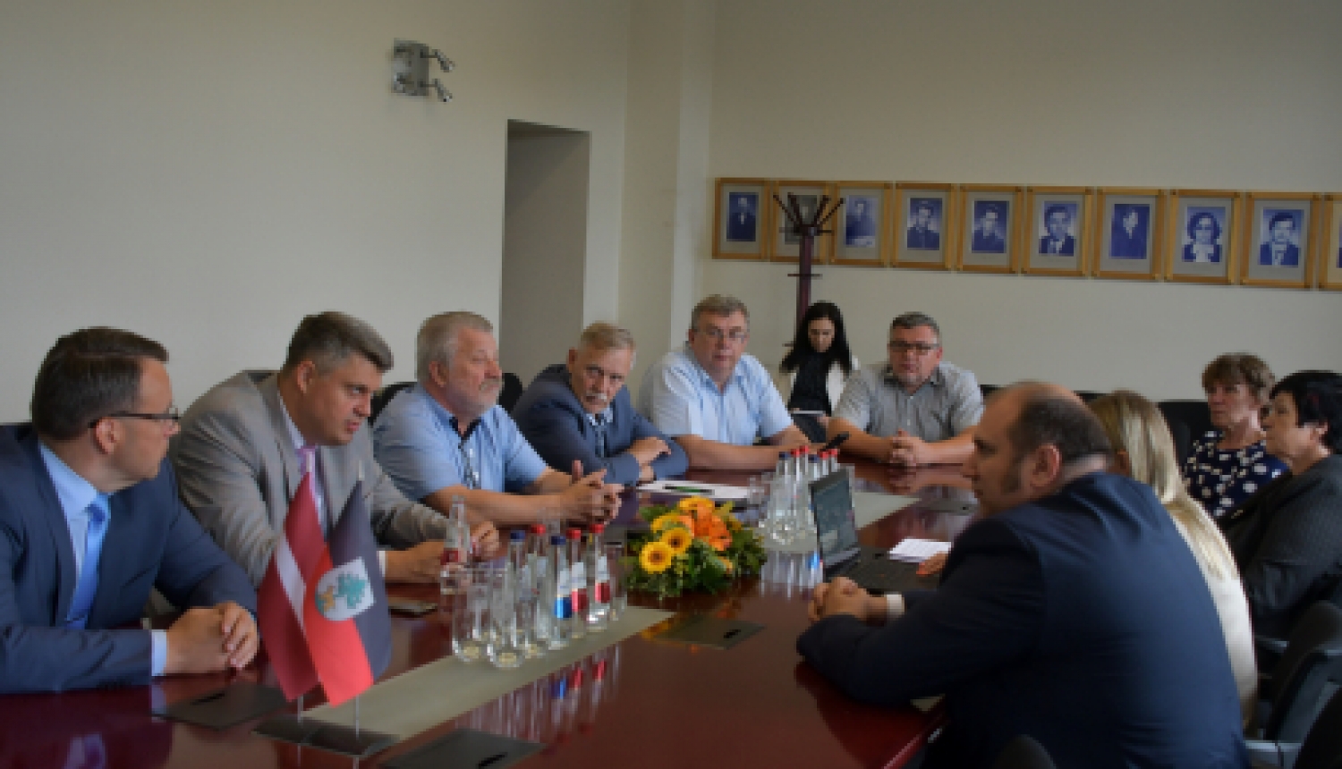 Reģionālajā vizītē pārrunā administratīvi teritoriālās reformas ieviešanas gaitu