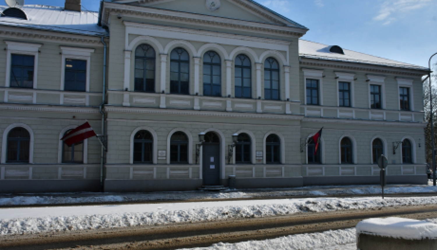 Atbalsta visus iesniegtos nevalstisko organizāciju projektus