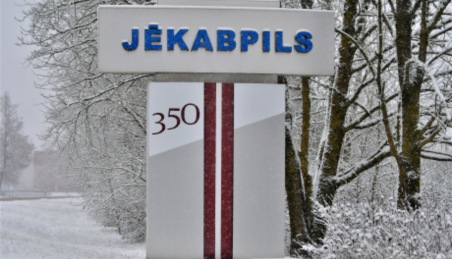 Jēkabpils zīme ceļa malā
