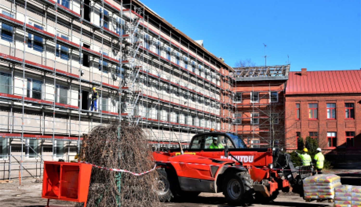 Turpinās pārbūves darbi Jēkabpils Valsts ģimnāzijā