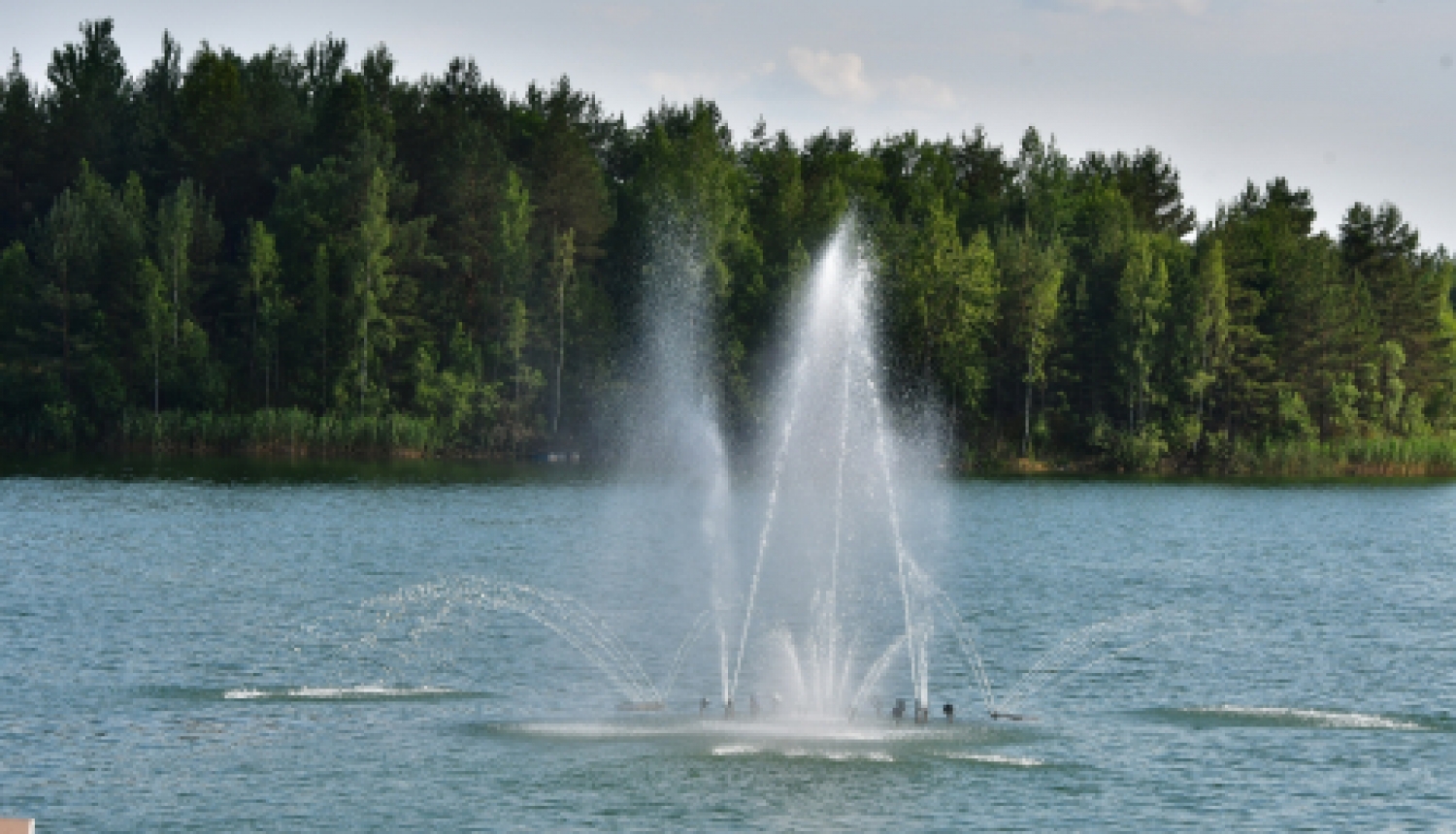 Radžu ūdenskrātuves galvenās peldvietas akvatorijā uzstādīta strūklaka