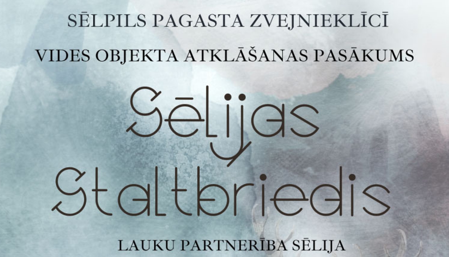 Afišas fragments - uzraksts Sēlijas staltbriedis uz ūdenskrāsu fona