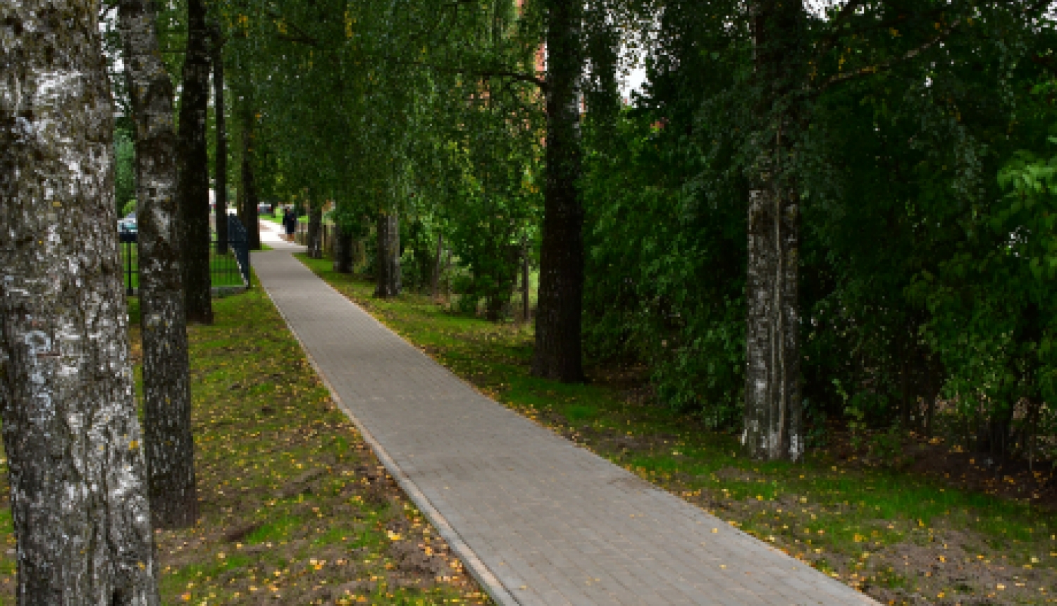 Izbūvēta gājēju taciņa starp Torņa un Jauno ielu