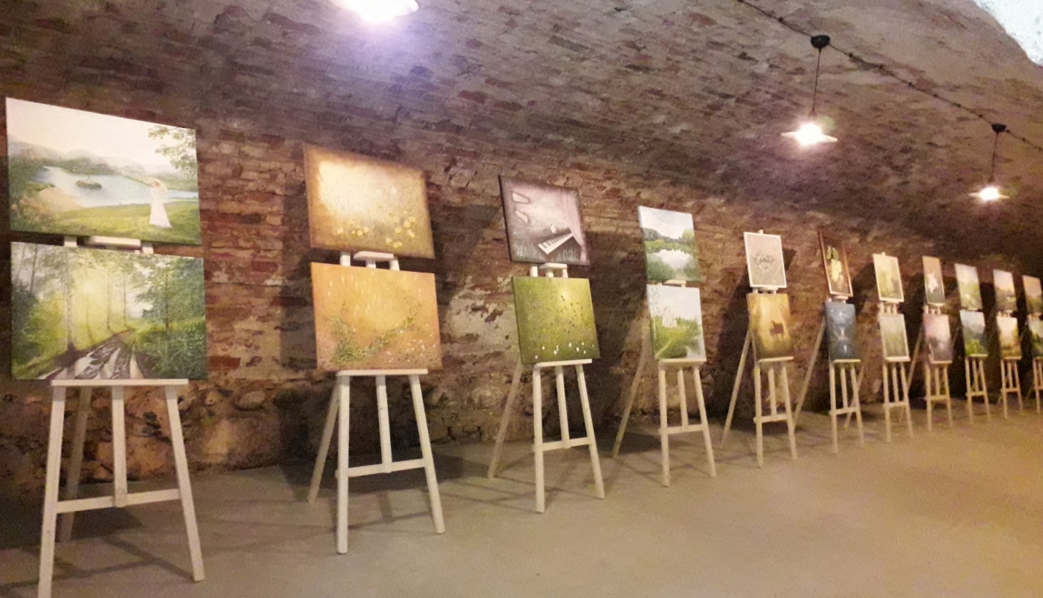 Intas Jakovļevas gleznu izstāde (Edītes Puleres foto)