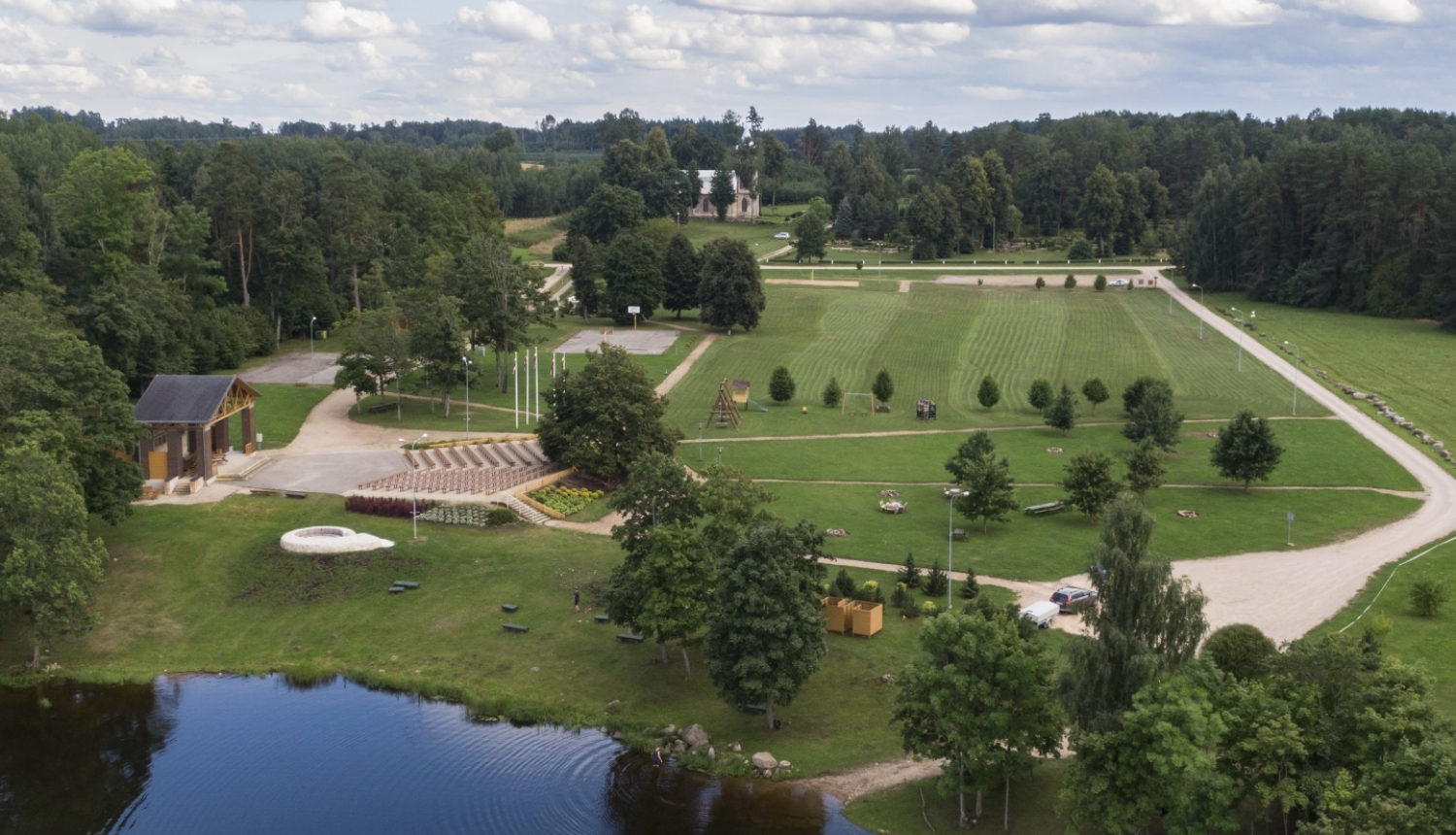 Zvejnieklīcis no putna lidojuma - skats no Daugavas